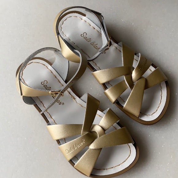 ❤️… Saltwater Gold Sandals - Picture 2 of 3